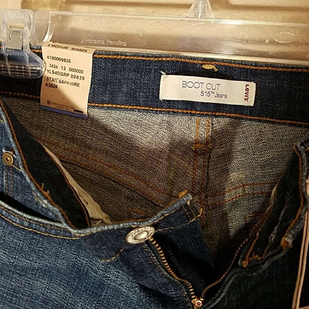 Levi's sz 4 Medium 515 jeans - Picture 5 of 5